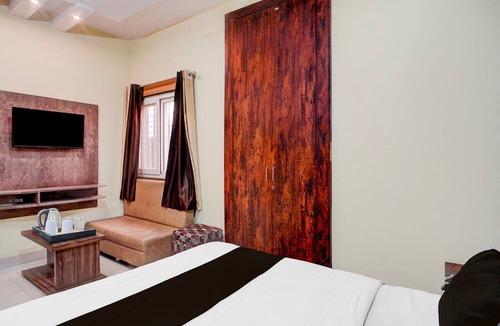 Jabalpur House | Deluxe Hotel Koshalya Mohan