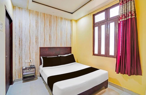 Civil Lines House | Classic Prayagraj Bus Stop Sonica Gold