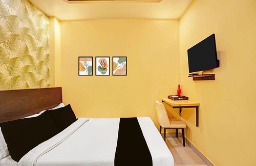Civil Lines House | Classic Prayagraj Bus Stop Sonica Gold