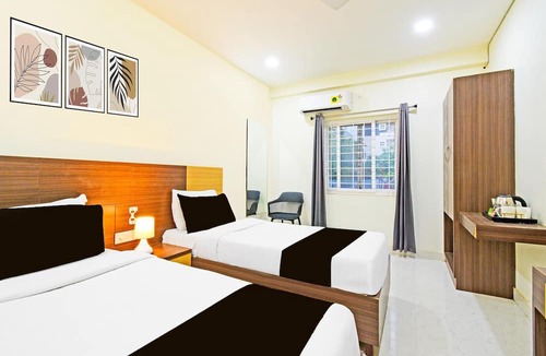 Kondapur House | Deluxe With Twin Bed Rrr Inn