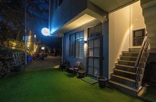 Naukuchiyatal Hotel | ALAYA STAYS Lakefront Suite Naukuchiatal