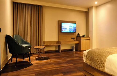 Moradabad Hotel | Red Sapphire Royal