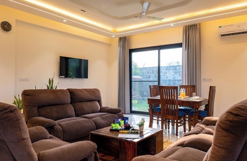 Gurugram Villa | ELIVAAS Prassanam Vatika 2 BHK Hillside Villa with Private Pool