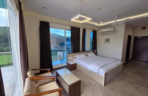Perumbavoor Hotel | PetRose Business Hotel