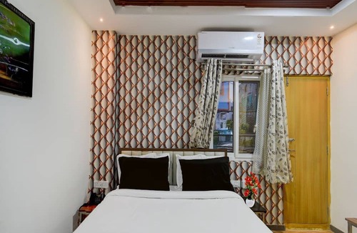 Hyderabad House | Deluxe Super Collection O Kollur Prime