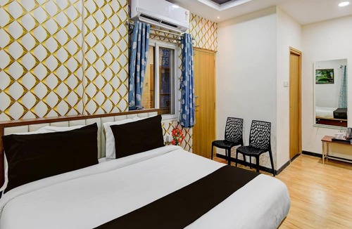 Hyderabad House | Deluxe Super Collection O Kollur Prime