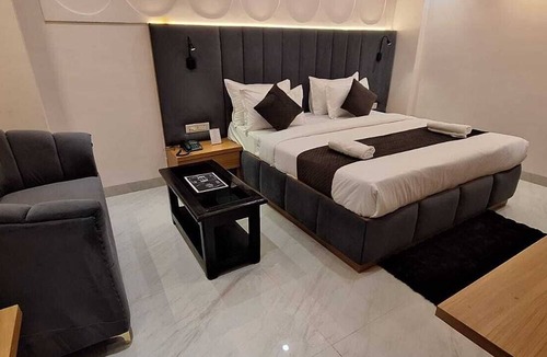 Jhansi Hotel | Hotel Bhagwati Grand