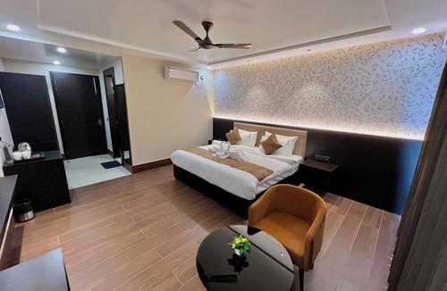 Lansdowne Hotel | Hotel Mango Groves