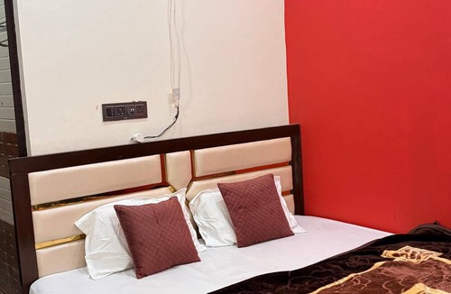 Faizabad Bed & Breakfast | The Saroj Palace