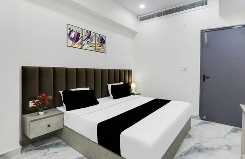Lucknow House | Deluxe With Twin Bed JR inn