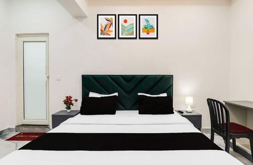 Lucknow House | Deluxe With Twin Bed JR inn