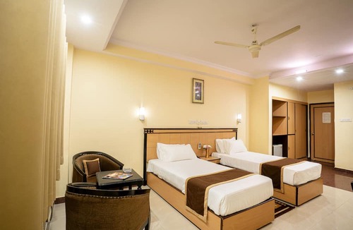 Sahibganj Hotel | WORMWOOD SYNERGY SRIYASH REGENCY