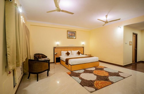 Sahibganj Hotel | WORMWOOD SYNERGY SRIYASH REGENCY