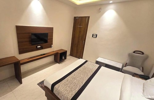 Sandila House | The Monark Inn