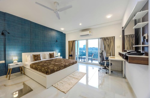 Chicalim Villa | ELIVAAS Midpoint Uno 7 Room Retreat with Pool
