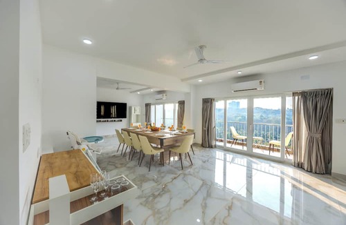 Chicalim Villa | ELIVAAS Midpoint Uno 7 Room Retreat with Pool