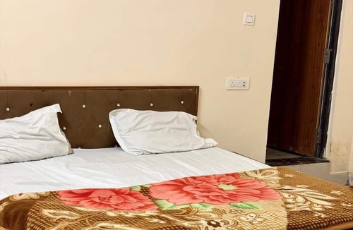 Etawah Hotel | Hotel The Baithak
