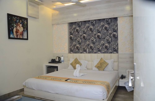 Shivpuri Hotel | HOTEL RAJ PALACE SHIVPURI