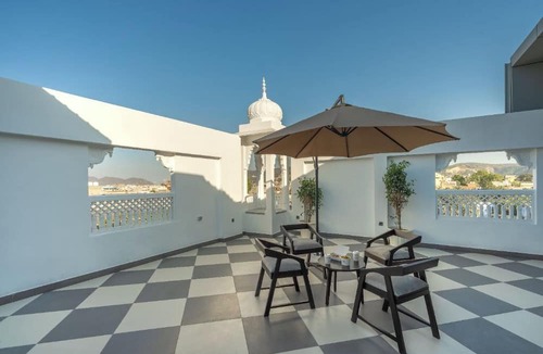 Amer Fort Road Hostel | The Hosteller Bam Jaipur, Hawa Mahal