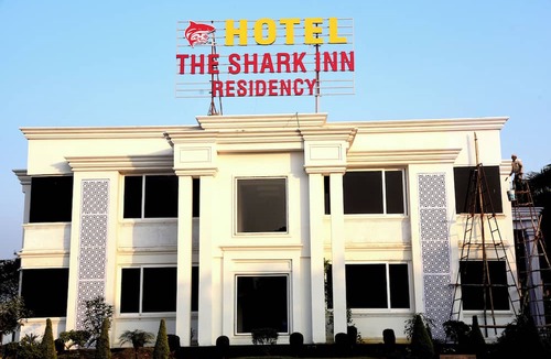 Marhi Hotel | The shark inn Residency