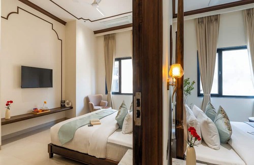 Sigra Hotel | Luxuria Varanasi by Moustache