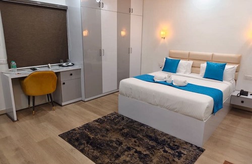 Vyalikaval HBCS Layout Hotel | Niharika Heights Luxury Hotel