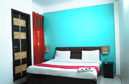 Sainik Farm Hotel | Roomshala Hotel KD Plazav