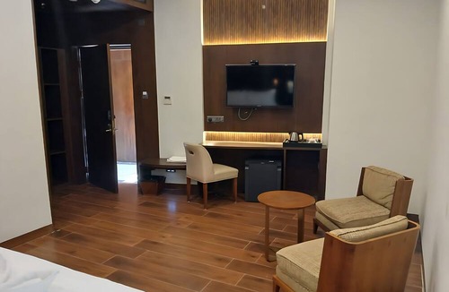 Jaunpur Hotel | Ananta Express Jaunpur