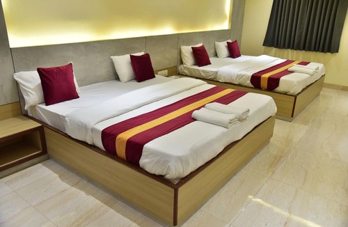 Mirzapur Hotel | The Grand Chandra