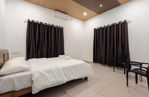Kannur House | Grand Beach Villa Payyambalam