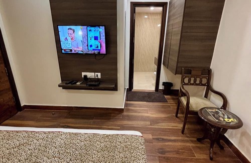 Pashim Vihar House | SATYAM ROOM
