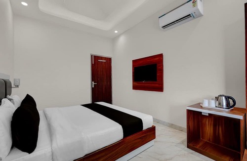 Kharar House | Classic Hotel Kamboj