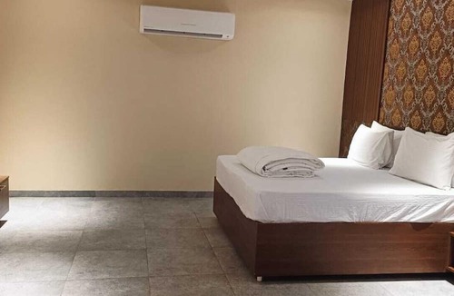 Injambakkam Hotel | Shoreland Leisure Stays