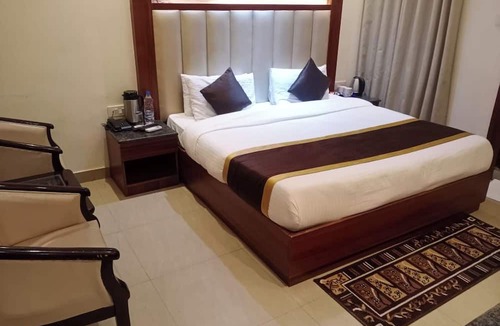 Bareilly Hotel | Clarks Collection Maanya