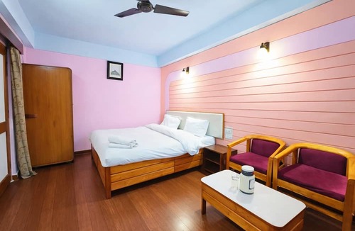 Mallital Hotel | Hotel Radha Continental Near Mall Road