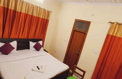 Gomti Nagar Hotel | Hotel Prisha Stay Lucknow