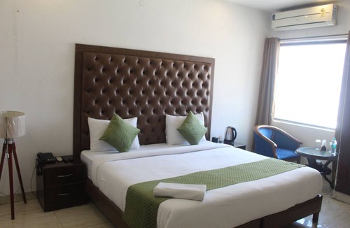 Saket Hotel | Khanna Residency