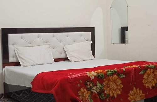 Pukhrayan Hotel | Vasundhara Garden
