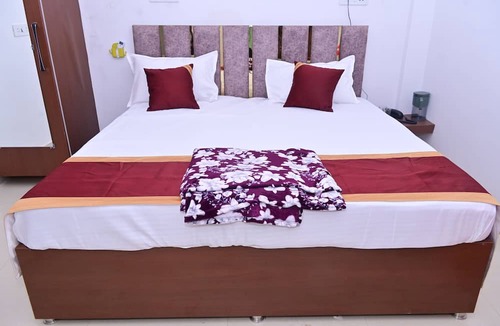 Misrikh Hotel | HOTEL NEELKANTH PALACE