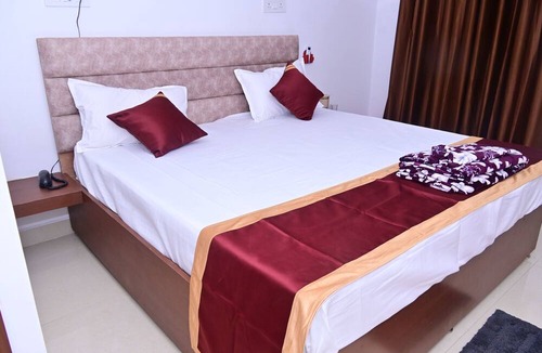 Misrikh Hotel | HOTEL NEELKANTH PALACE