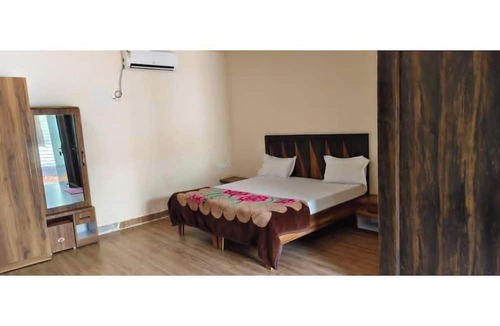 Karwi Hotel | Shree Ram Swaroop vatika