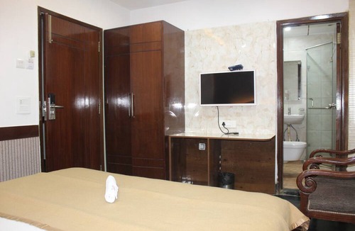 Malviya Nagar Hotel | Flourish Inn Saket opposite Max Hospital