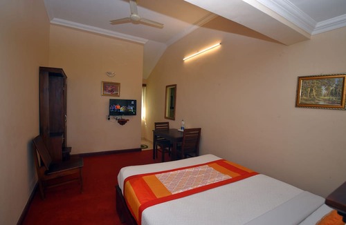 Chinnakanal Hotel | Lakezone Holiday Resort