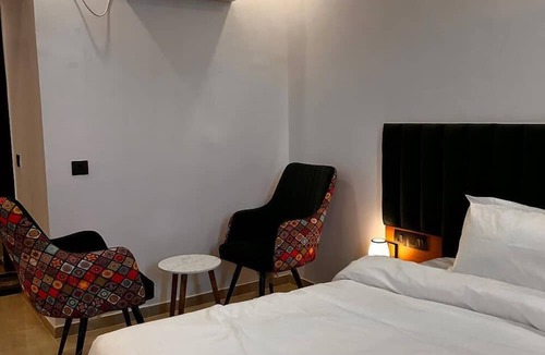 Gomti Nagar Hotel | Comfy Stays