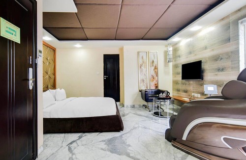 Indore House | Palette Sapphire Star