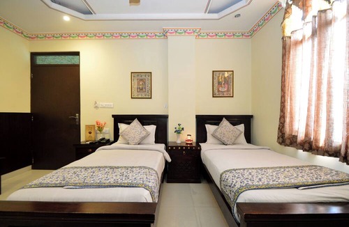 Amer Fort Road Hotel | HOTEL SURYA GARH