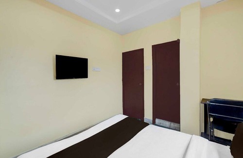 LB Nagar House | Hotel O Kothapet Near Omini Hospital