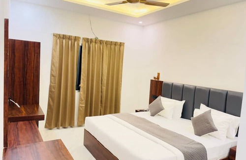 Haraiya Hotel | Hotel Omkar Palace