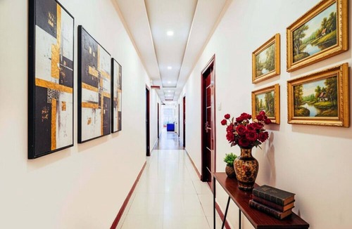 Murgesh Pallya Hotel | Via Emara Inn - Lalbagh Botanical Garden