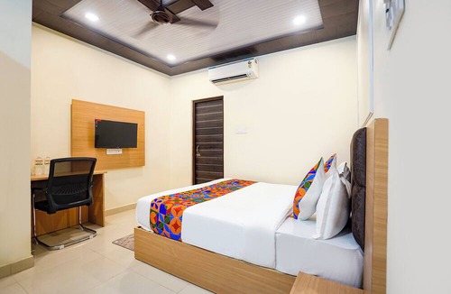 Lanka Hotel | Fabhotel Paramhans Guest House
